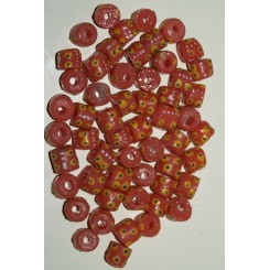 Laksefarvede perler 