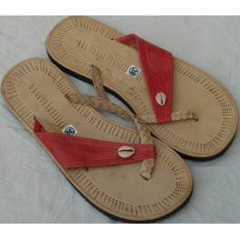 Sandaler med rødligt bånd og 1 kauri
